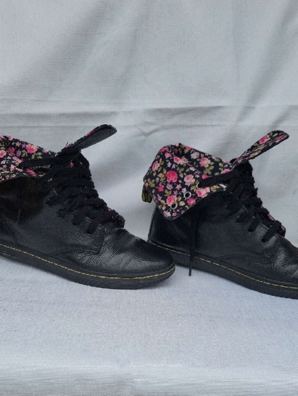 Dr. Martens Black Lace-Up Boots with Pink Floral Trim Size USL-8 EU-39
